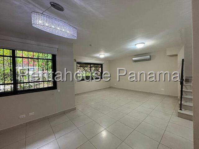Modern and Spacious House - Exquisita Casa en Embassy Club